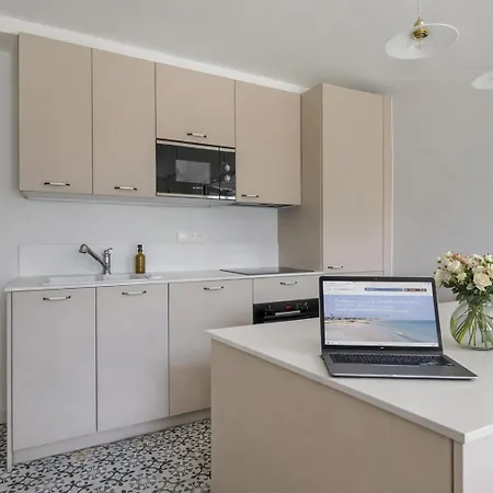 Les Du Grand Hotel, 2 En 1 הולגאט